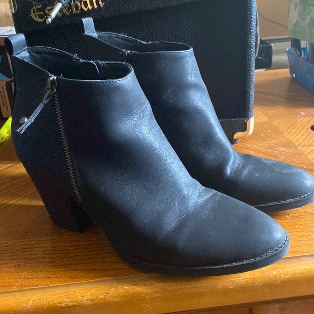 Universal Thread Black Heeled Booties
